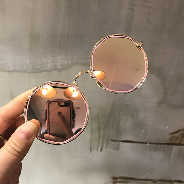 Noi ochelari de soare rotunzi de damă în patru culori