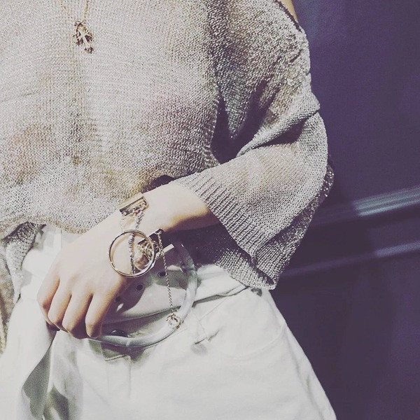 Bratara moderna de dama cu pandantive si pietre decorative