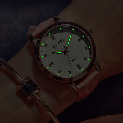 Нов модел дамски светещ часовник с каишка от еко кожа