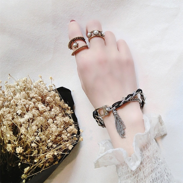 Bratara de dama cu pandantiv in negru si rosu