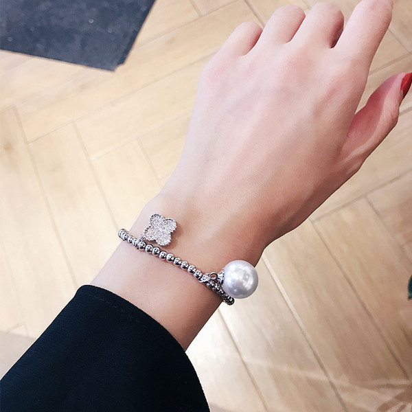 Brățară elegantă de damă cu pietre decorative și perle