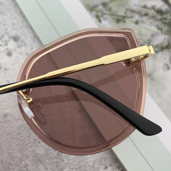 Ochelari moderni de damă în șase culori