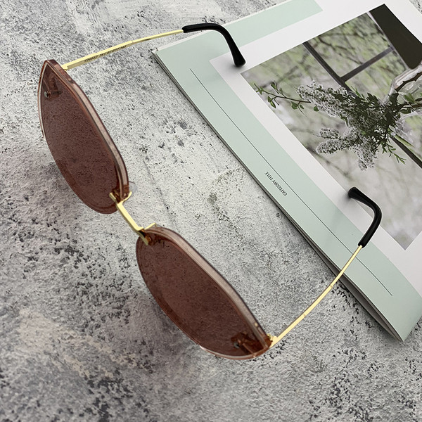 Ochelari moderni de damă în șase culori