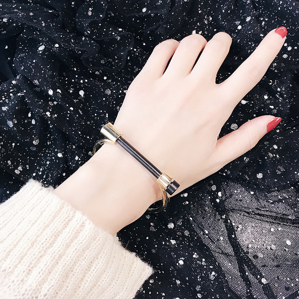 Κυρίες μοντέρνο βραχιόλι σε ασημί και χρυσό χρώμα