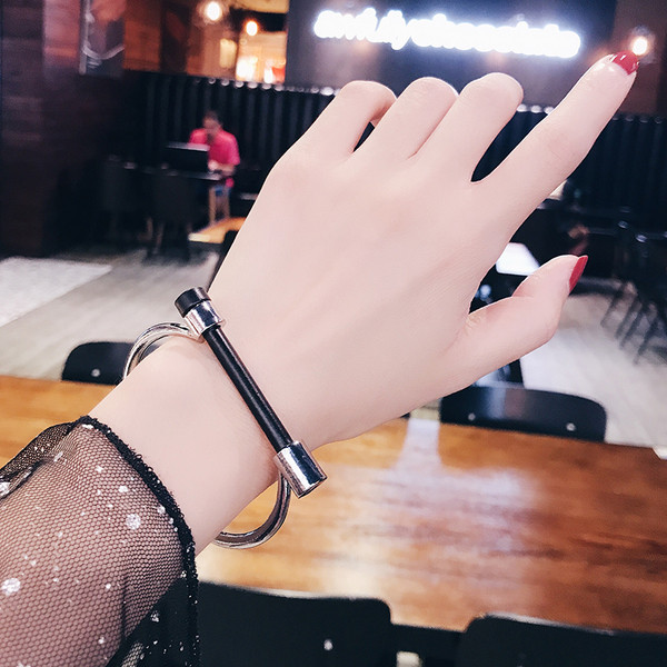 Κυρίες μοντέρνο βραχιόλι σε ασημί και χρυσό χρώμα