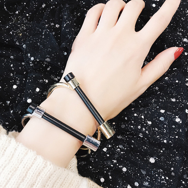 Κυρίες μοντέρνο βραχιόλι σε ασημί και χρυσό χρώμα