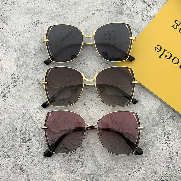 Κομψά γυναικεία γυαλιά ηλίου σε τέσσερα χρώματα