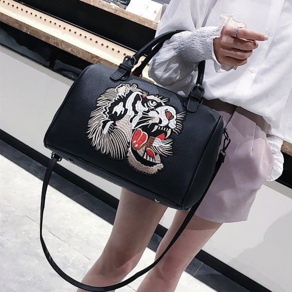 Geanta de dama actuala cu broderie colorata in mai multe culori