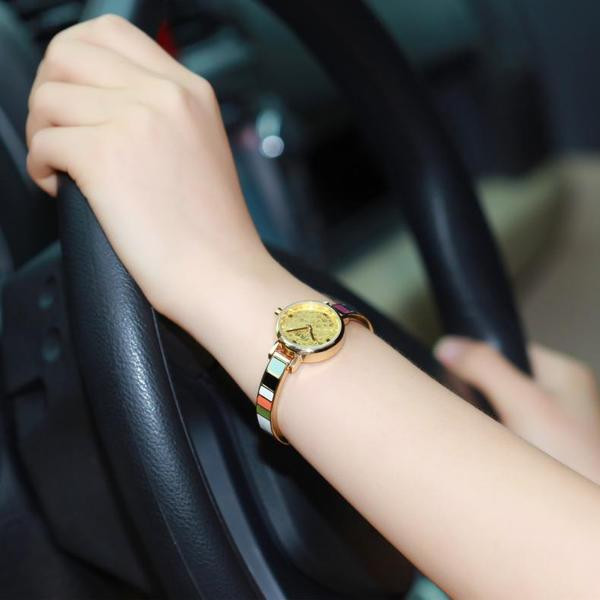 Ceas elegant de dama color cu curea metalica