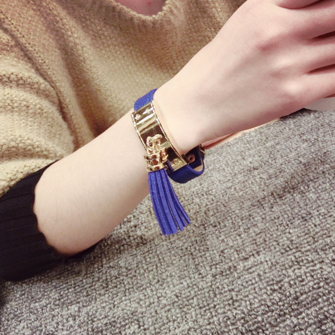 Bratara moderna de dama cu ciucuri in trei culori