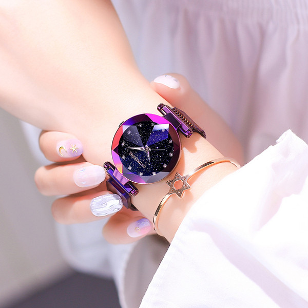 Μοντέρνο γυναικείο ρολόι σε διάφορα χρώματα
