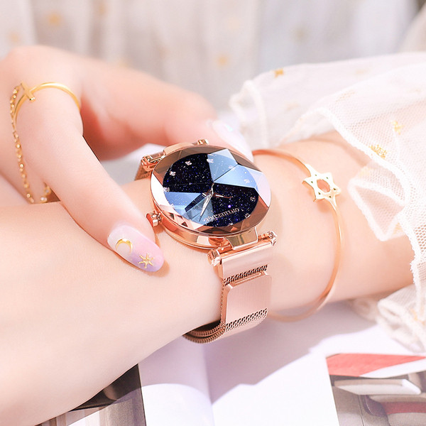 Μοντέρνο γυναικείο ρολόι σε διάφορα χρώματα