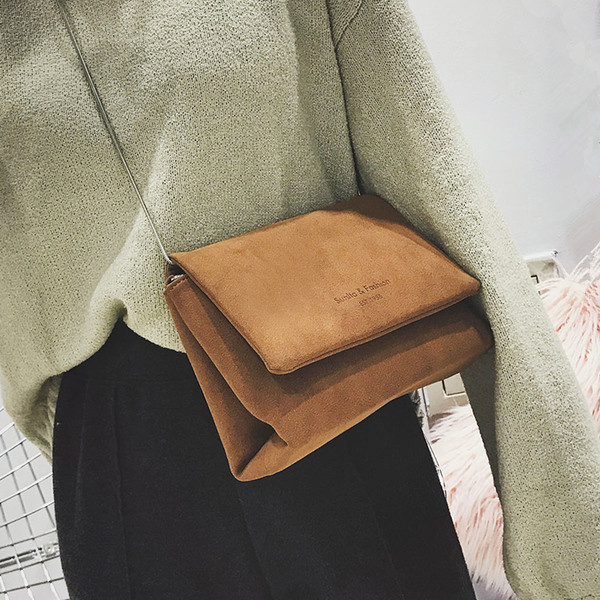 Geanta de dama actuala cu lant metalic in mai multe culori