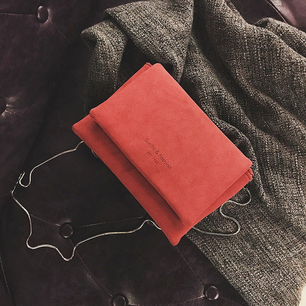 Geanta de dama actuala cu lant metalic in mai multe culori