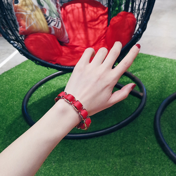 Γυναικείο βραχιόλι σε κόκκινο και μαύρο χρώμα
