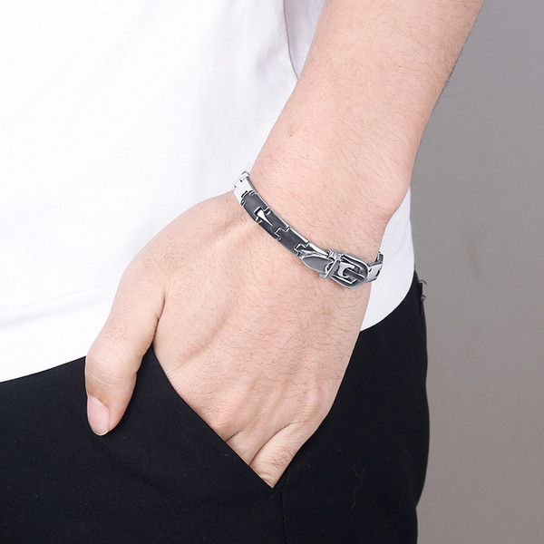 Brățară stilată pentru bărbați de culoare argintie