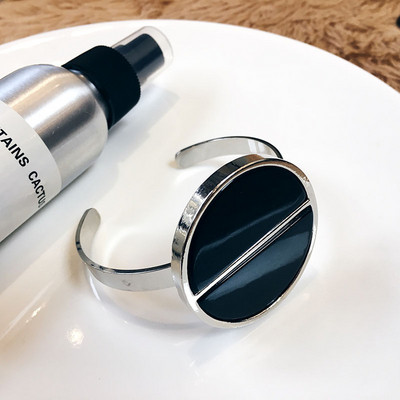 Bratara rotunda moderna de dama de culoare argintie