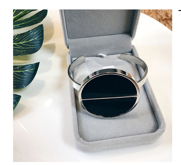 Bratara rotunda moderna de dama de culoare argintie