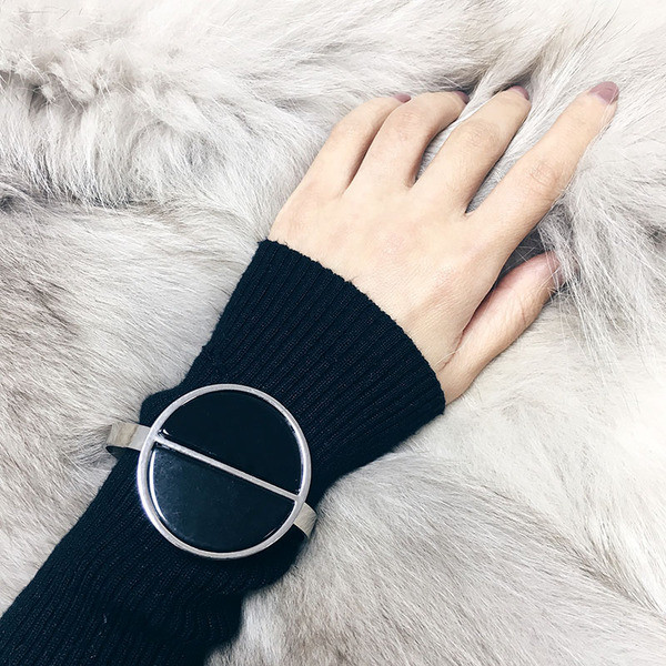 Bratara rotunda moderna de dama de culoare argintie