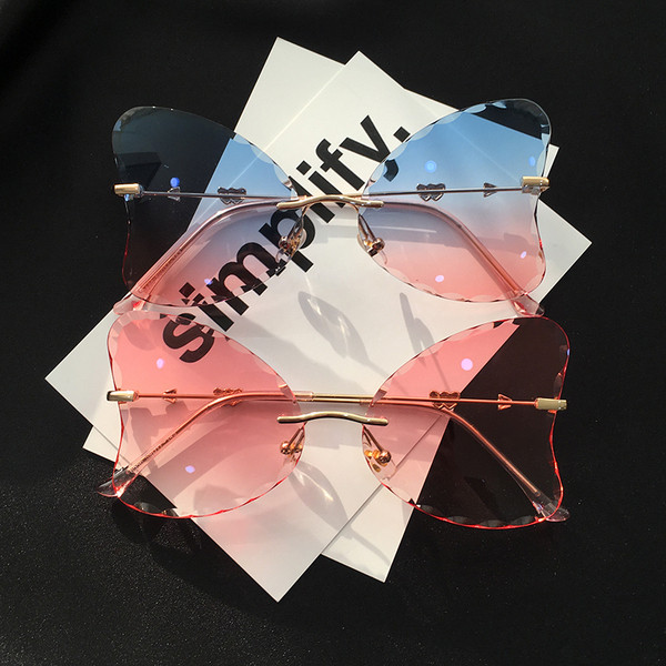 Κομψά γυναικεία γυαλιά σε διάφορα χρώματα