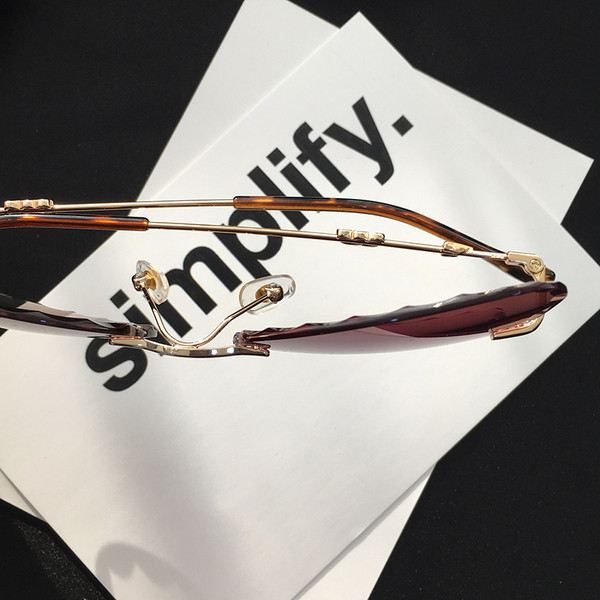 Κομψά γυναικεία γυαλιά σε διάφορα χρώματα