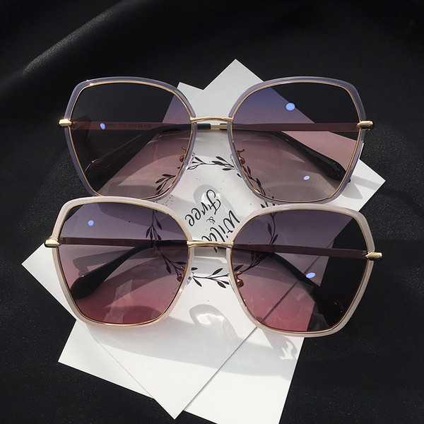 Σύγχρονα κυρίες γυαλιά ηλίου σε έξι χρώματα