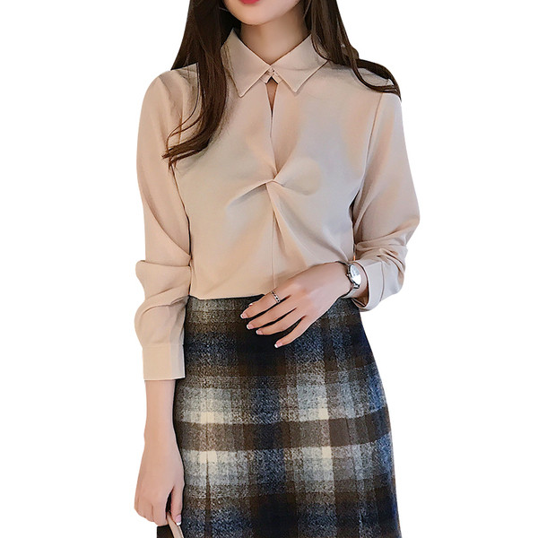 Cămașă elegantă de damă cu decolteu în V, de culoare crem și alb