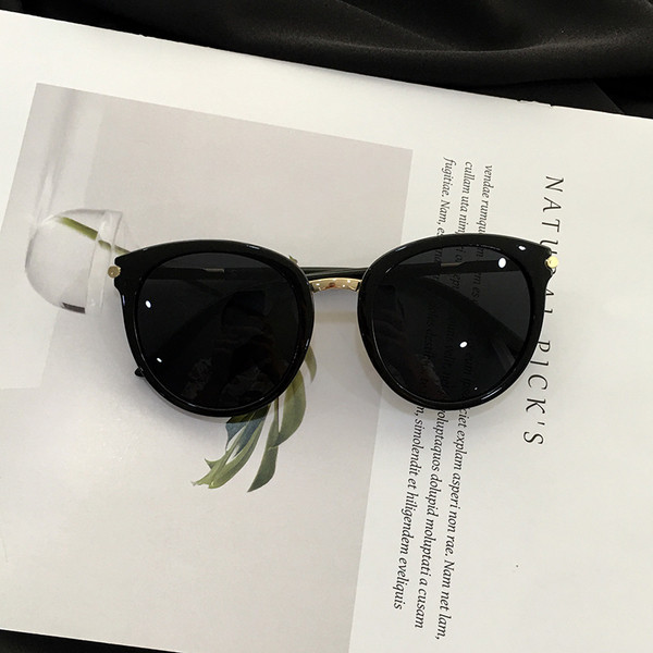 Κομψά γυναικεία γυαλιά ηλίου σε διάφορα χρώματα