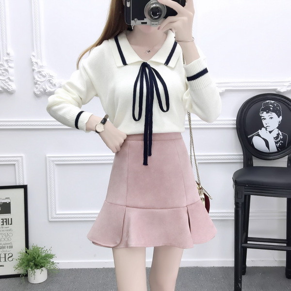 Κομψή κυρία που αποτελείται από δύο μέρη πουλόβερ + φούστα - δύο χρώματα