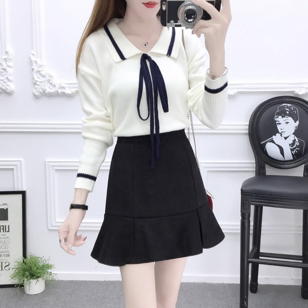 Κομψή κυρία που αποτελείται από δύο μέρη πουλόβερ + φούστα - δύο χρώματα