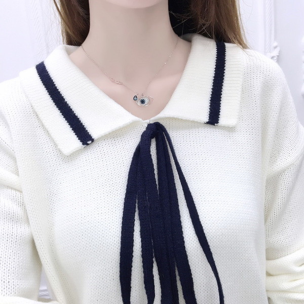 Κομψή κυρία που αποτελείται από δύο μέρη πουλόβερ + φούστα - δύο χρώματα