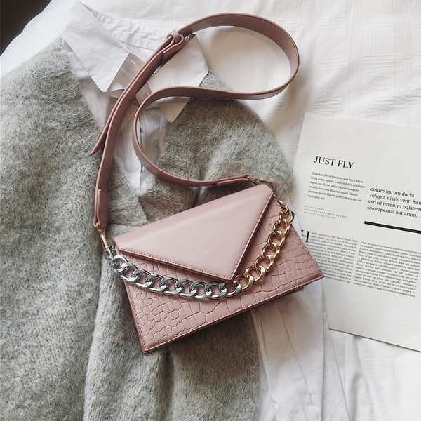 Geanta de dama actuala din piele ecologica cu lant metalic in mai multe culori