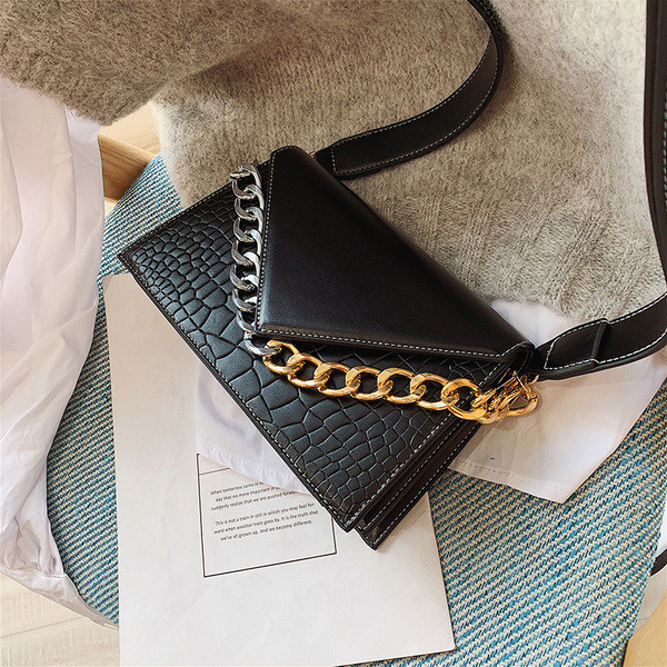 Geanta de dama actuala din piele ecologica cu lant metalic in mai multe culori