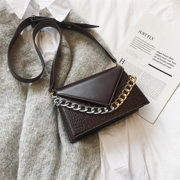 Geanta de dama actuala din piele ecologica cu lant metalic in mai multe culori