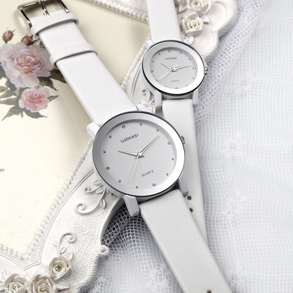 Ceas actual potrivit pentru bărbați și femei în alb-negru