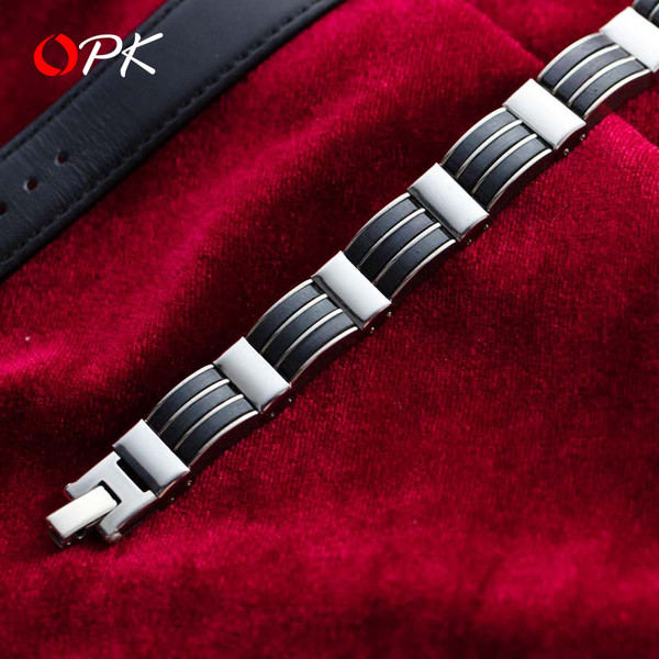 Brățară modernă pentru bărbați din metal de culoare argintie