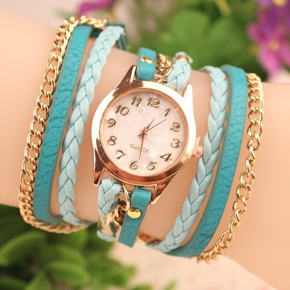 Дамски часовник в няколко цвята с метална верижка