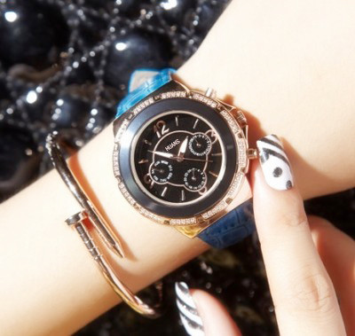 Ceas elegant de dama cu element metalic in mai multe culori