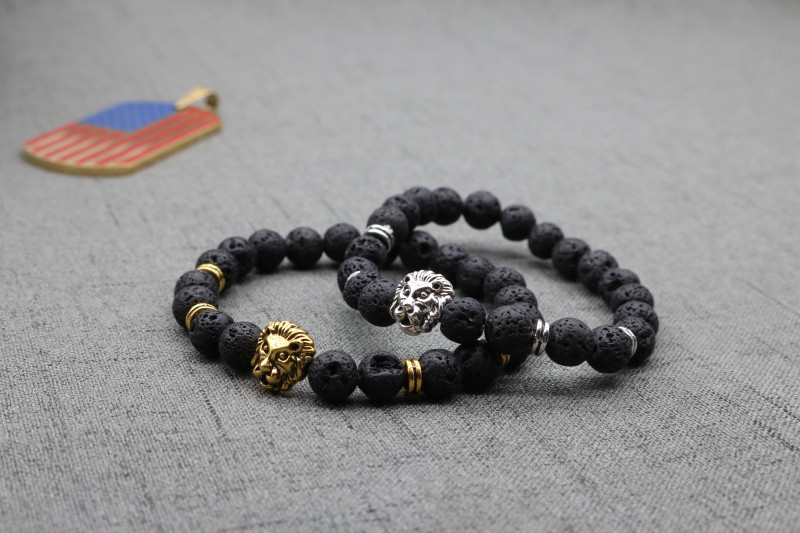 Ανδρικό βραχιόλι σε μαύρο χρώμα με μεταλλικά στοιχεία