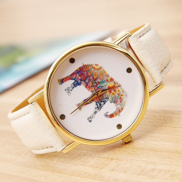 Σύγχρονη κυρία ρολόι με έναν οικολογικό δερμάτινο ιμάντα και πέτρες - μερικά μοντέλα