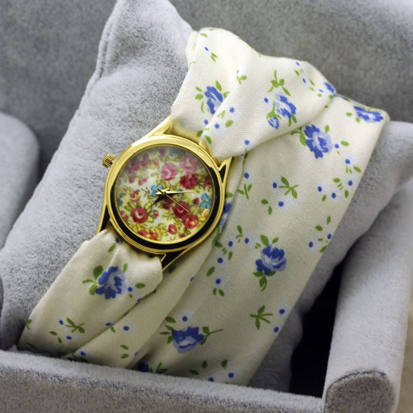 Ceas de dama model nou cu curea din material textil si motive florale