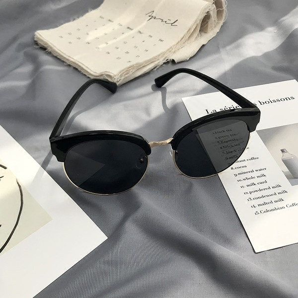 Ηλιακά γυαλιά σε τρία χρώματα