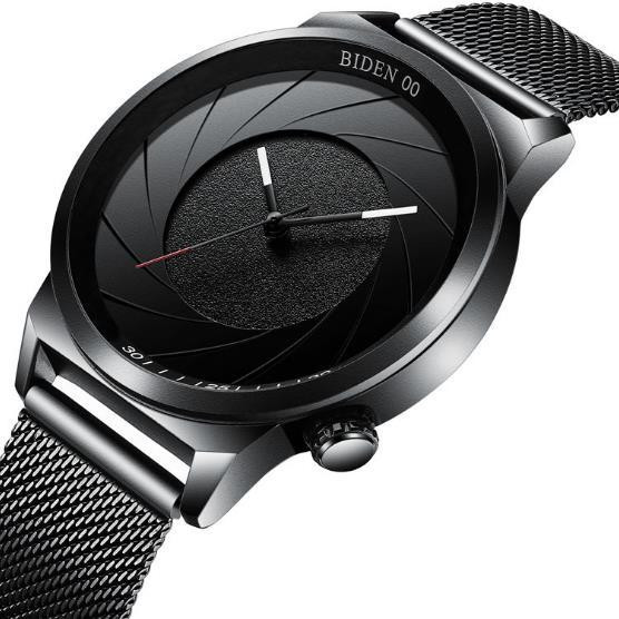 Ceas de bărbați actual rezistent la apă în culoarea neagră