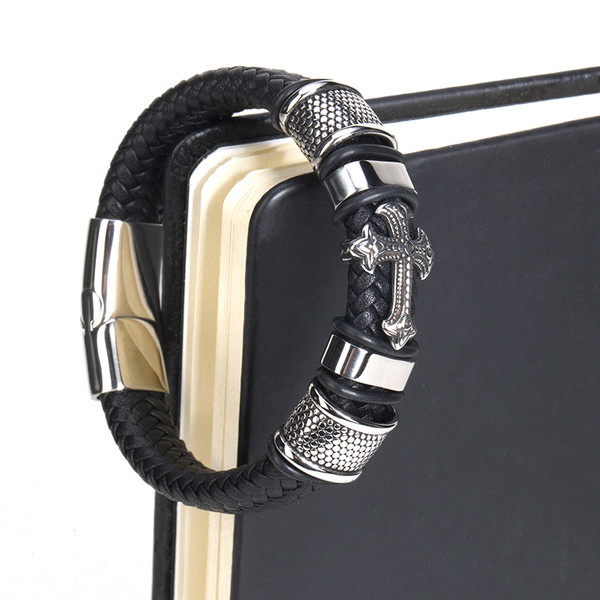 Brățară bărbătească stilată din piele ecologică cu elemente metalice