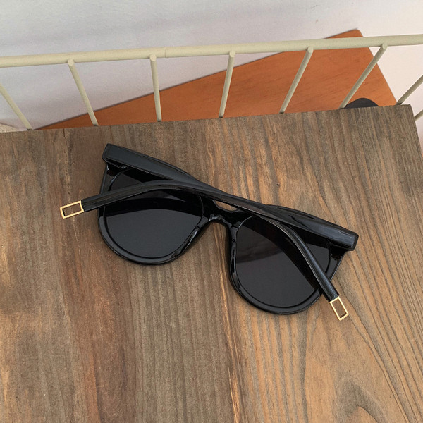 Ochelari de soare de damă cu lentile închise în trei culori