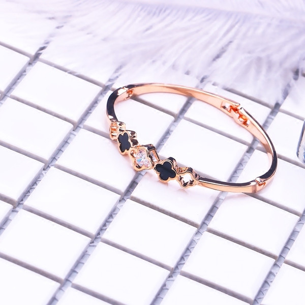 Μοντέρνο βραχιόλι κυρίες με διακοσμητικές πέτρες σε δύο χρώματα