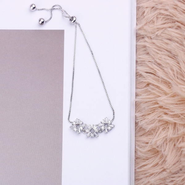 Κομψό βραχιόλι κυρίες με ασημένιες πέτρες