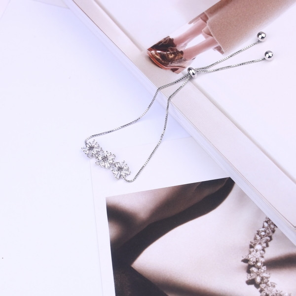 Κομψό βραχιόλι κυρίες με ασημένιες πέτρες