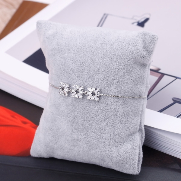 Κομψό βραχιόλι κυρίες με ασημένιες πέτρες