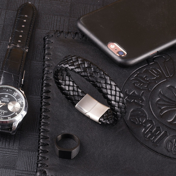 Bratara barbateasca moderna de culoare neagra din piele ecologica